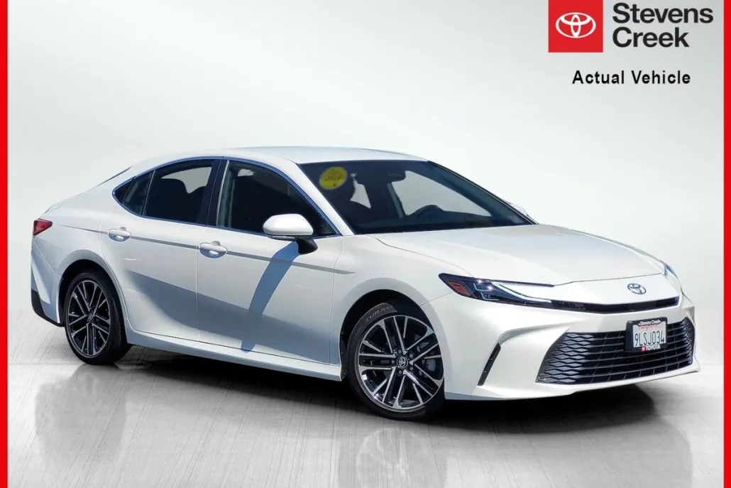 2025 Toyota Camry XLE photo 1