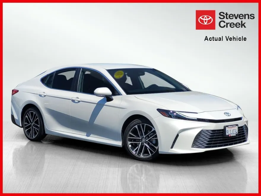 2025 Toyota Camry XLE photo 1