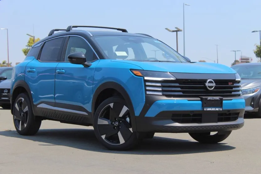 2025 Nissan Kicks SR photo 1