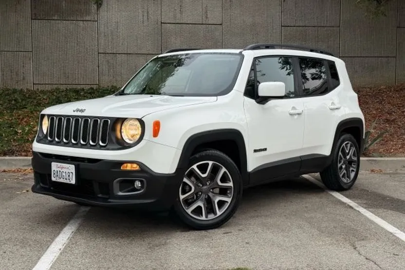 2017 Jeep Renegade Latitude Sport photo 1