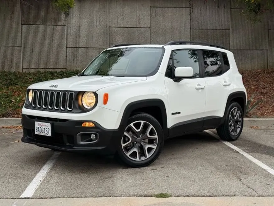 2017 Jeep Renegade Latitude Sport photo 1