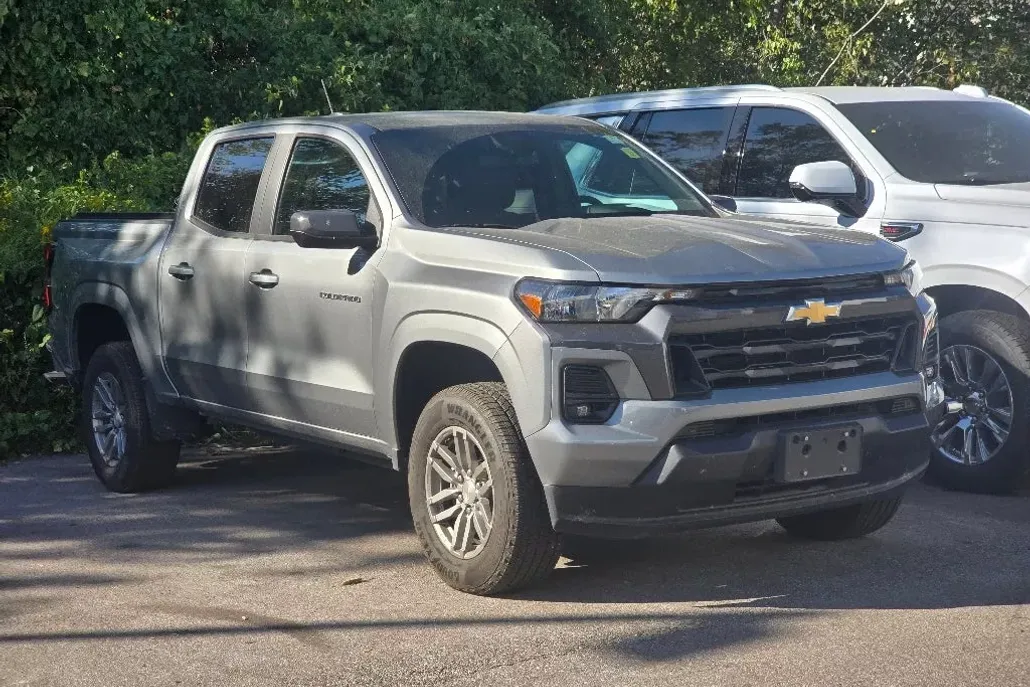 2023 Chevrolet Colorado LT photo 1