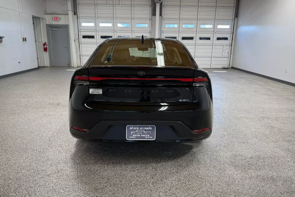 2023 Toyota Prius LE photo 1
