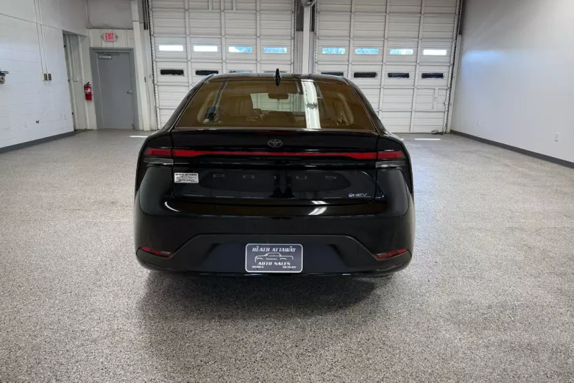 2023 Toyota Prius LE photo 1