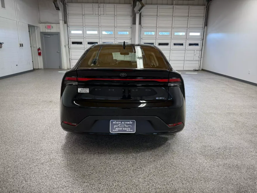 2023 Toyota Prius LE photo 1