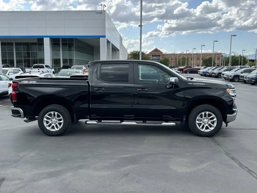 2025 Chevrolet Silverado 1500 LT photo 1