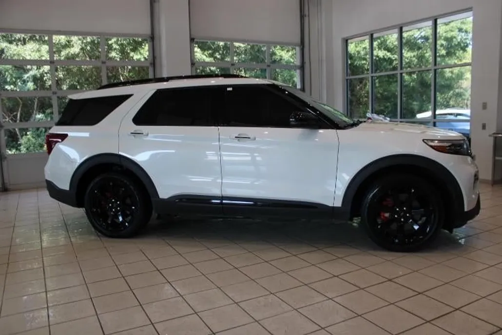 2020 Ford Explorer ST photo 1