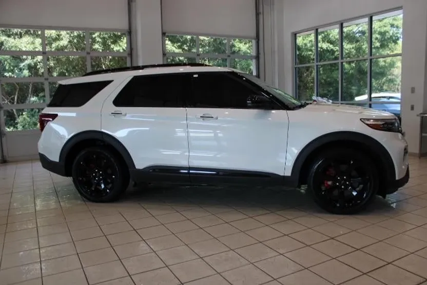 2020 Ford Explorer ST photo 1