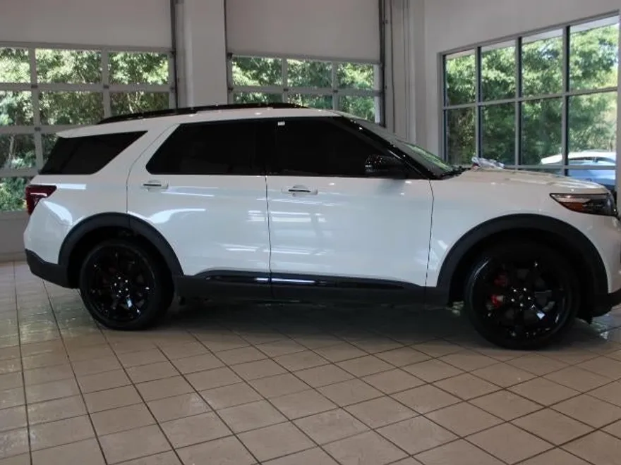 2020 Ford Explorer ST photo 1