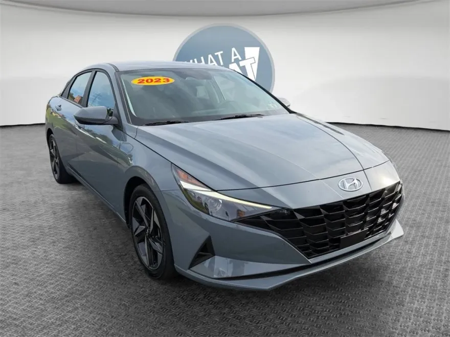 2023 Hyundai Elantra SEL photo 1