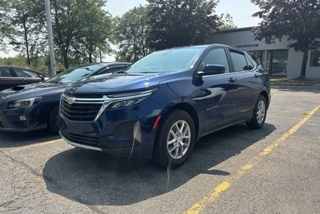 2022 Chevrolet Equinox LT photo 1