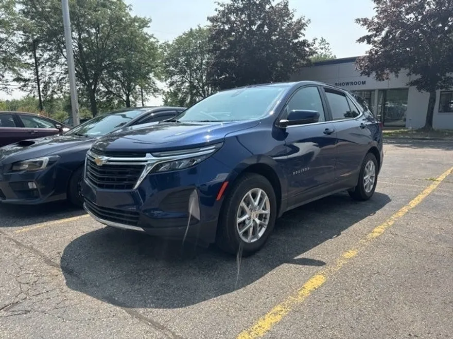 2022 Chevrolet Equinox LT photo 1