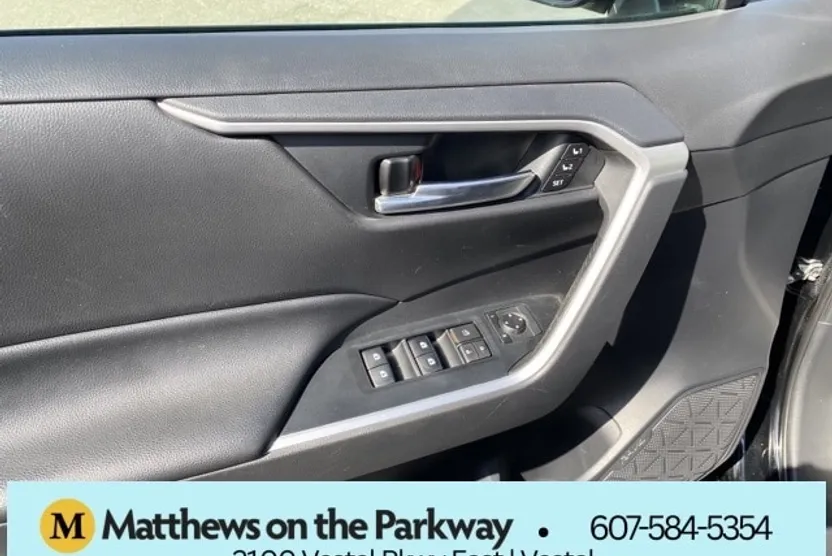 2019 Toyota RAV4 XLE Premium photo 1