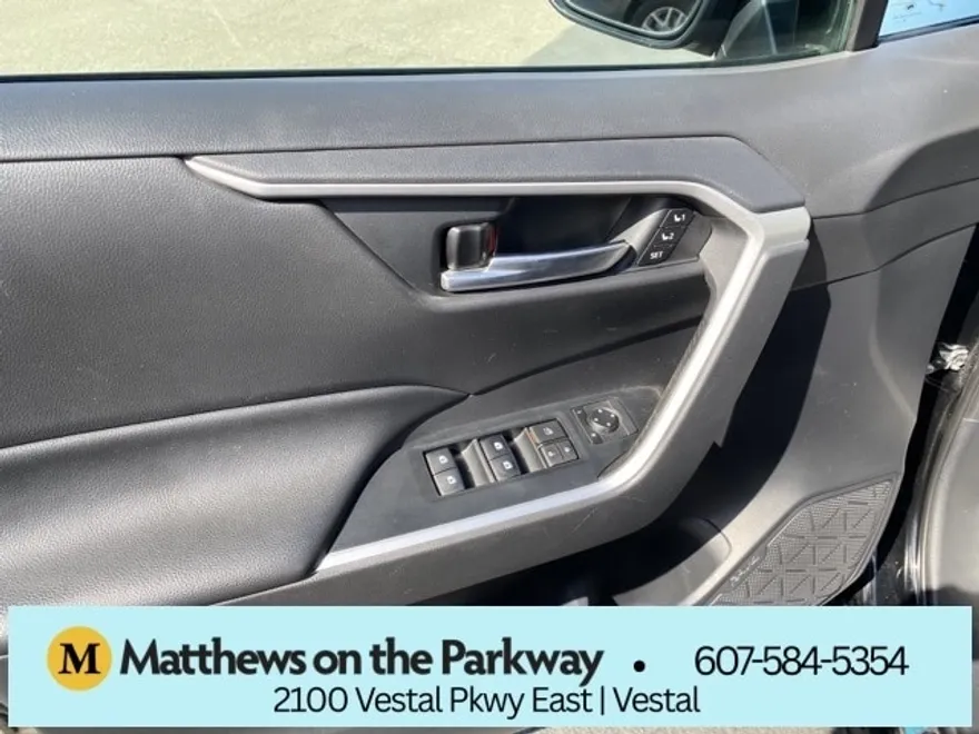 2019 Toyota RAV4 XLE Premium photo 1