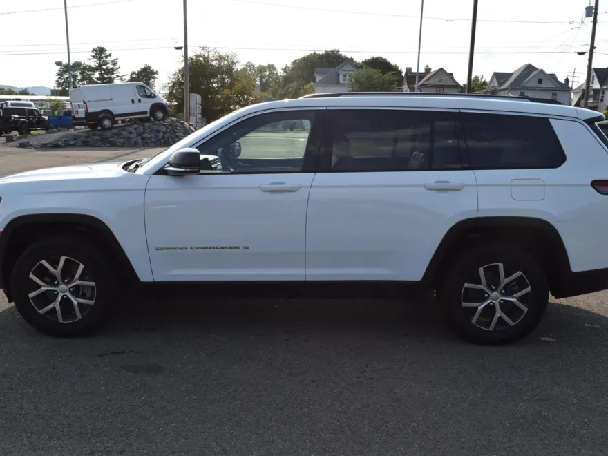 2024 Jeep Grand Cherokee Limited photo 1