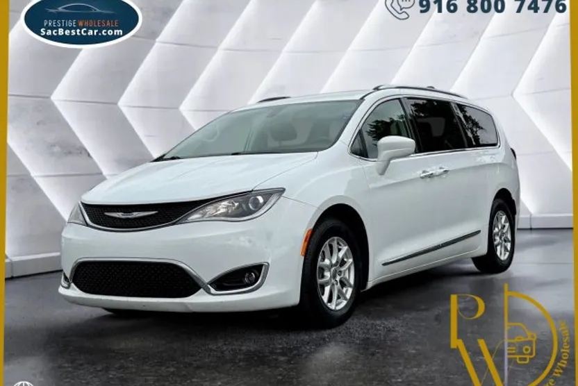 2020 Chrysler Pacifica Touring L photo 1