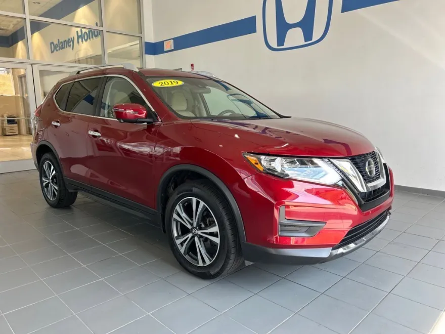 2019 Nissan Rogue SV photo 1