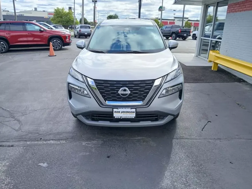 2023 Nissan Rogue SV photo 1
