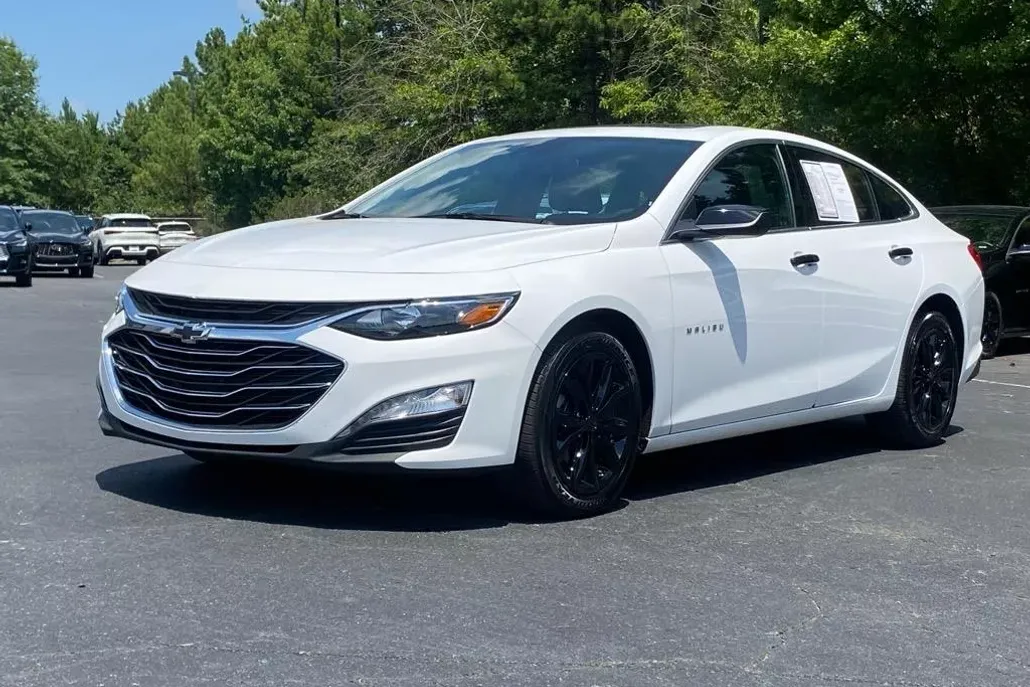 2024 Chevrolet Malibu 1LT photo 1