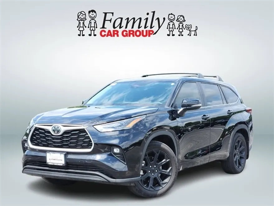 2024 Toyota Highlander LE photo 1