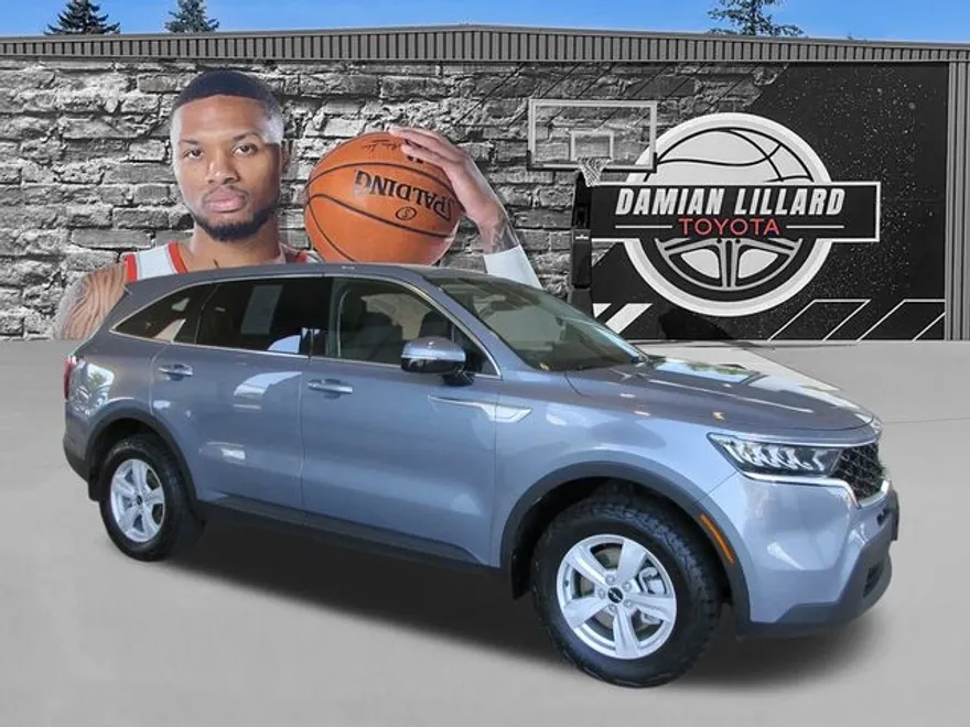 2022 Kia Sorento LX photo 1