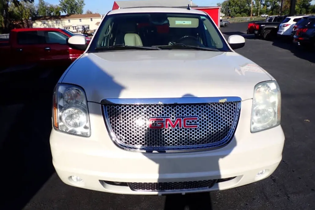 2011 Gmc Yukon Denali photo 1