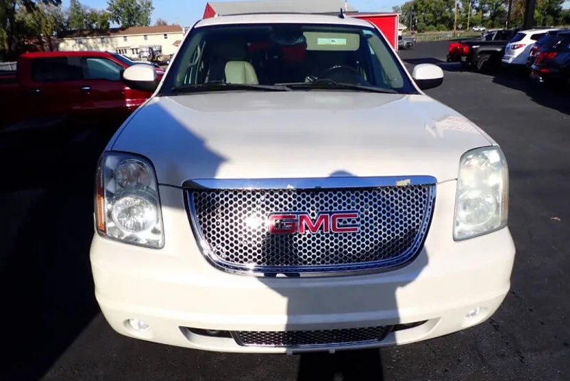 2011 Gmc Yukon Denali photo 1