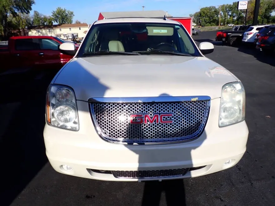 2011 Gmc Yukon Denali photo 1