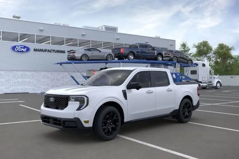 2025 Ford Maverick Lariat photo 1