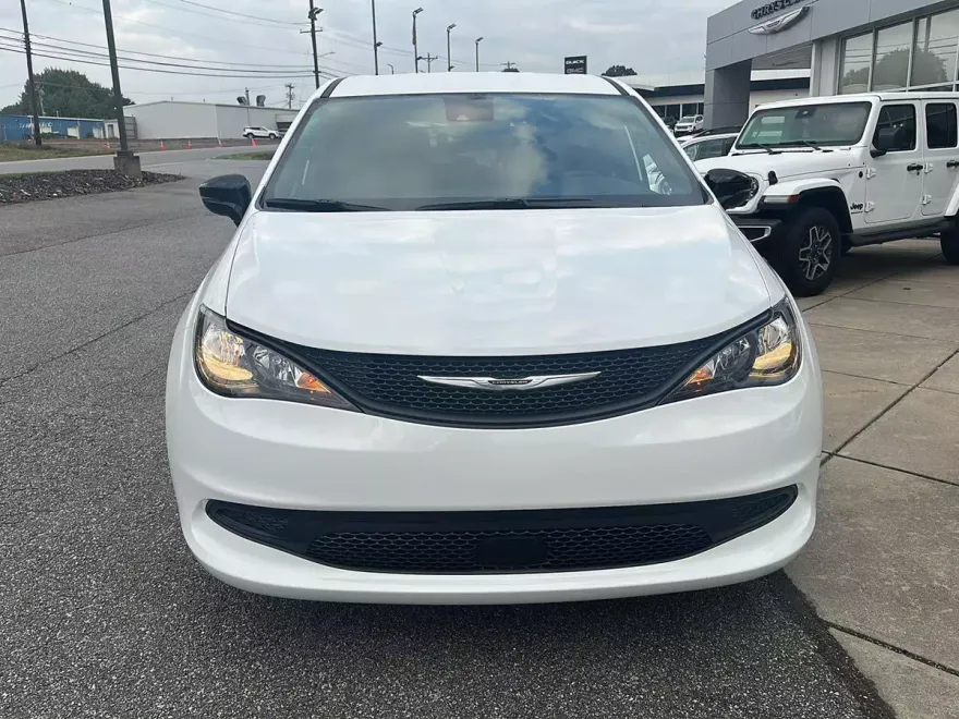 2026 Chrysler Voyager LX photo 1