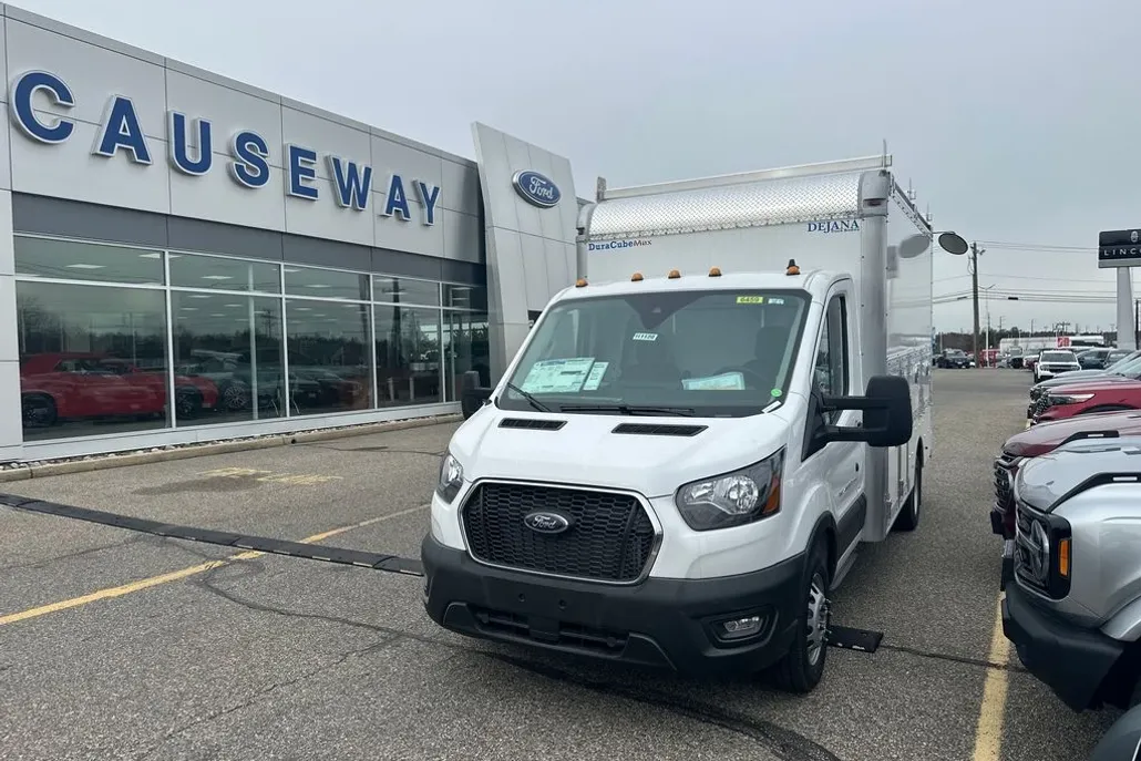 2024 Ford Transit Cutaway photo 1