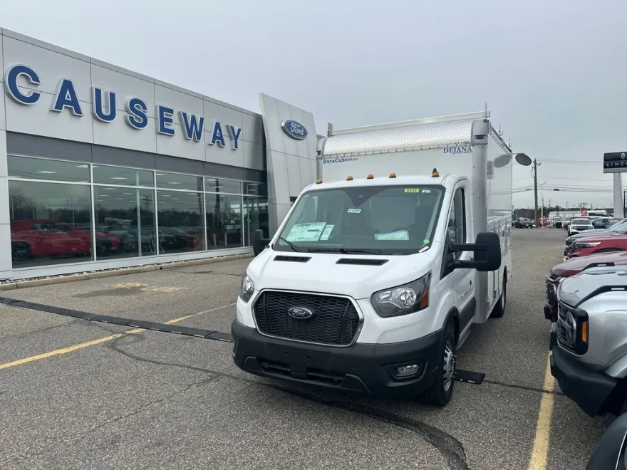2024 Ford Transit Cutaway photo 1
