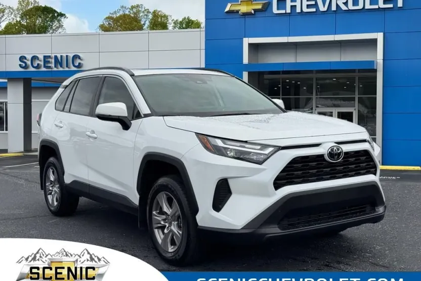 2025 Toyota RAV4 XLE photo 1