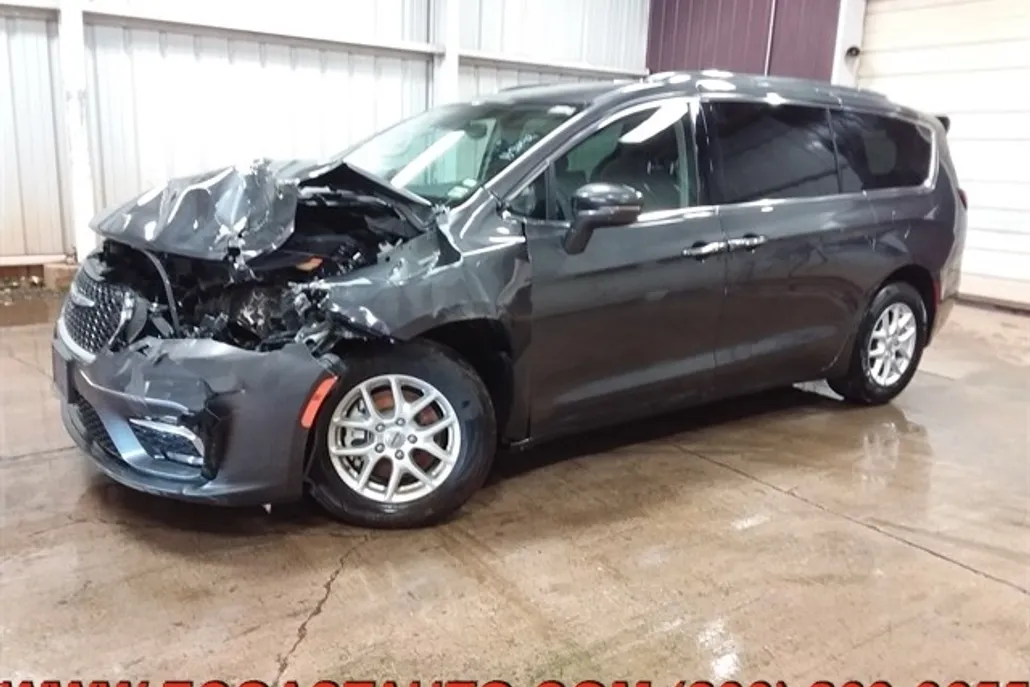 2021 Chrysler Pacifica Touring L photo 1