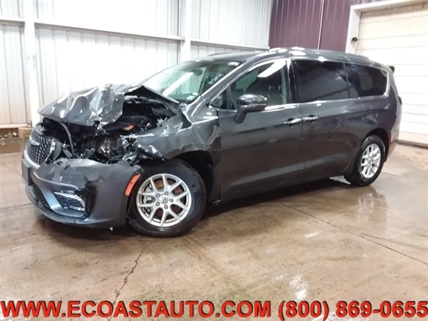 2021 Chrysler Pacifica Touring L photo 1