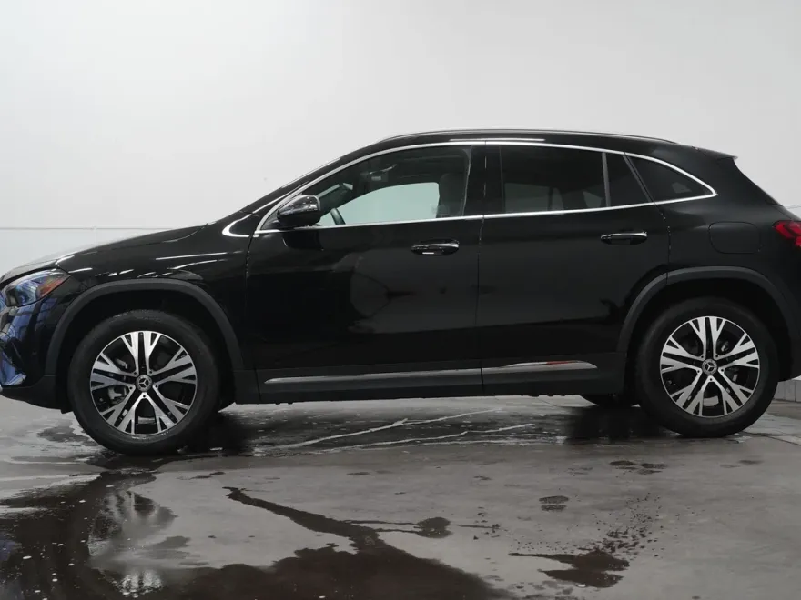 2025 Mercedes Benz GLA 250 4MATIC photo 1