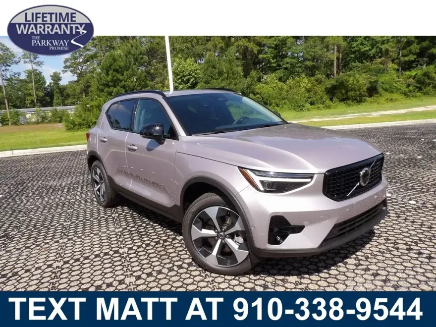 2026 Volvo XC40 Plus photo 1