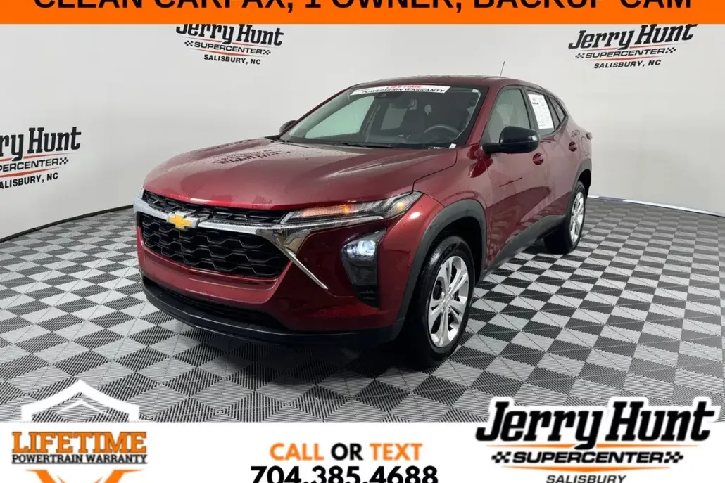 2025 Chevrolet Trax LS photo 1