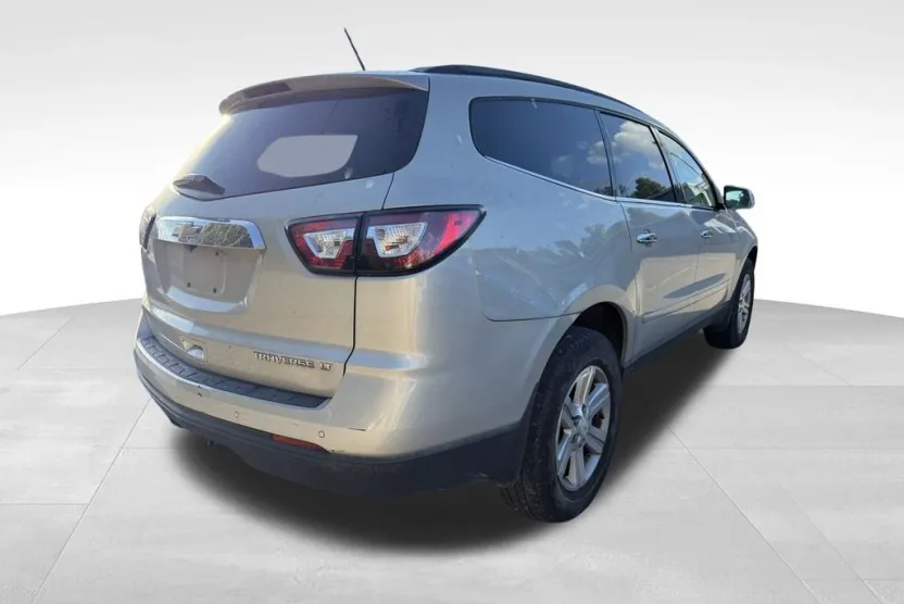 2013 Chevrolet Traverse 1LT photo 1