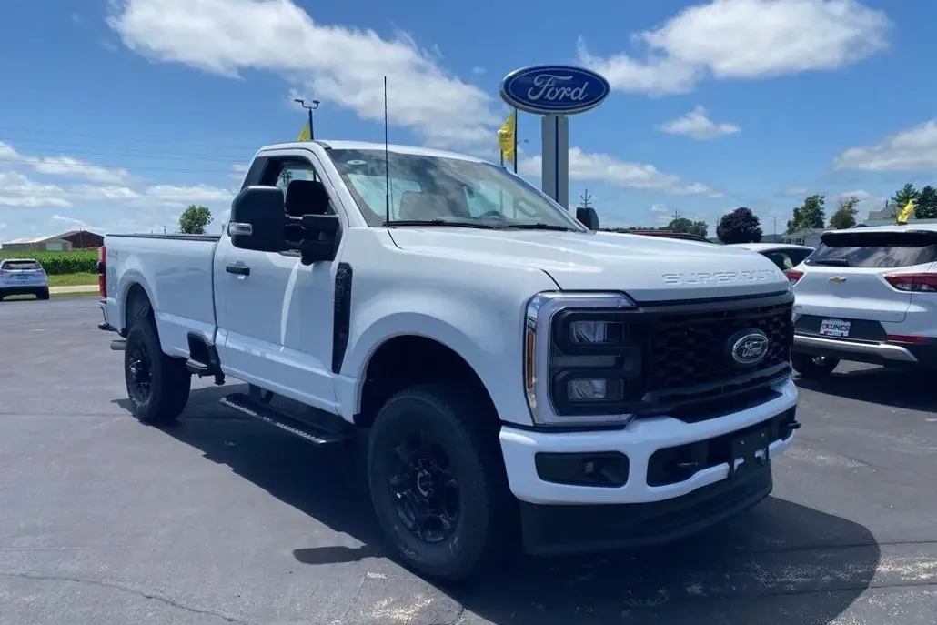 2025 Ford F-350 photo 1