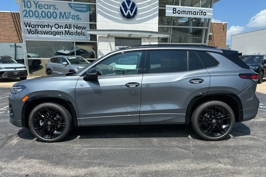 2025 Volkswagen Tiguan SE R-Line Black photo 1