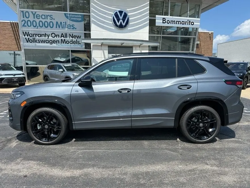 2025 Volkswagen Tiguan SE R-Line Black photo 1