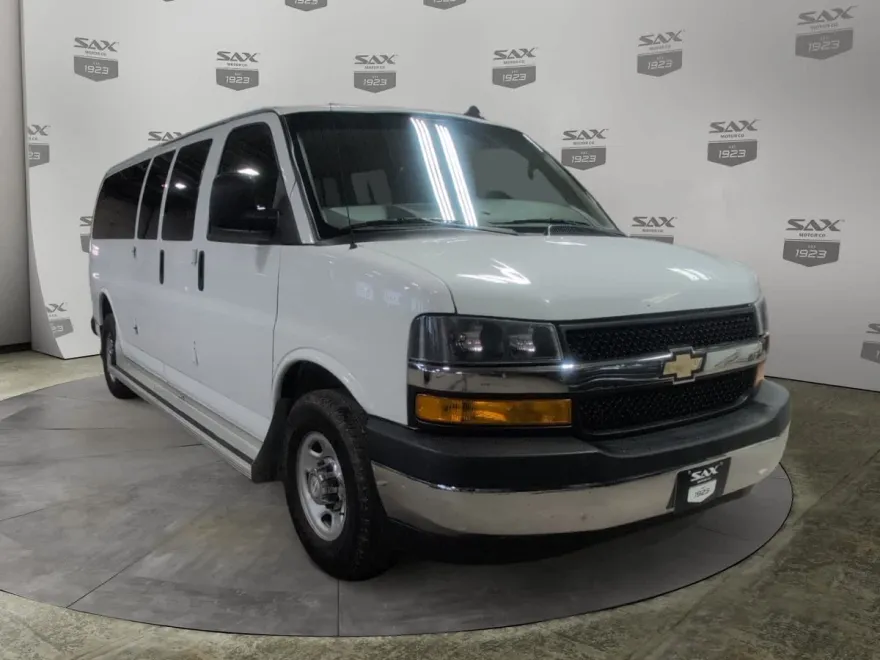 2018 Chevrolet Express Passenger 3500 LT photo 1
