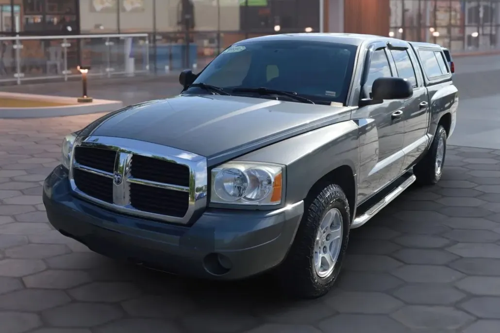 2006 Dodge Dakota Quad Cab SLT photo 1