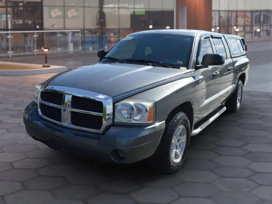 2006 Dodge Dakota Quad Cab SLT photo 1