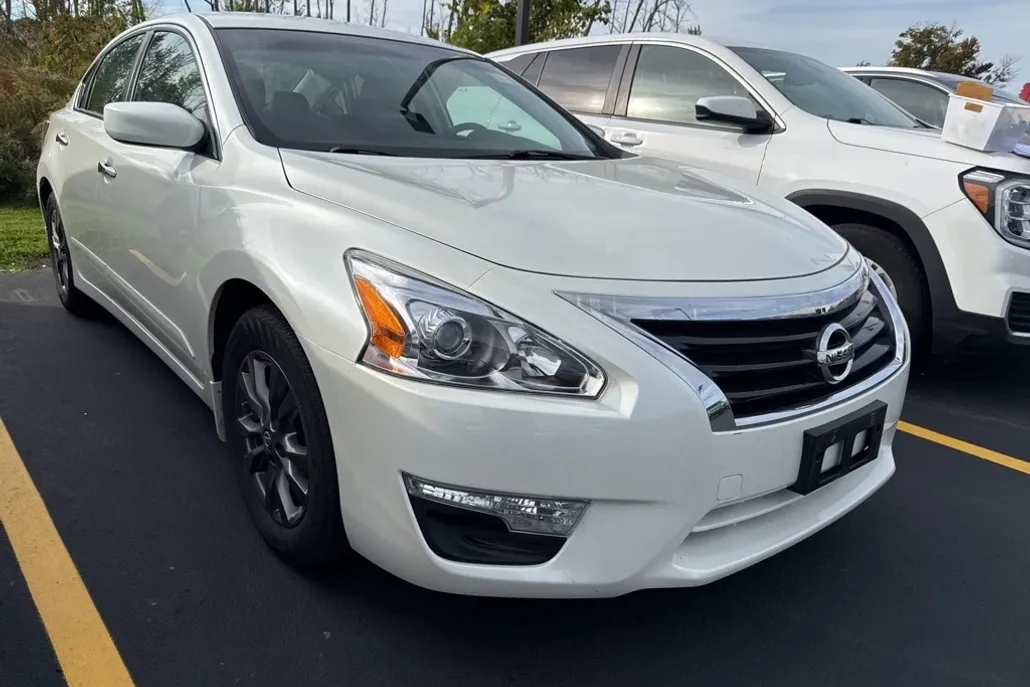 2015 Nissan Altima 2.5 S photo 1