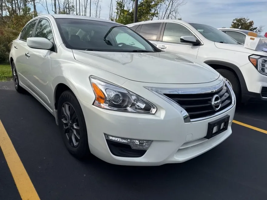 2015 Nissan Altima 2.5 S photo 1