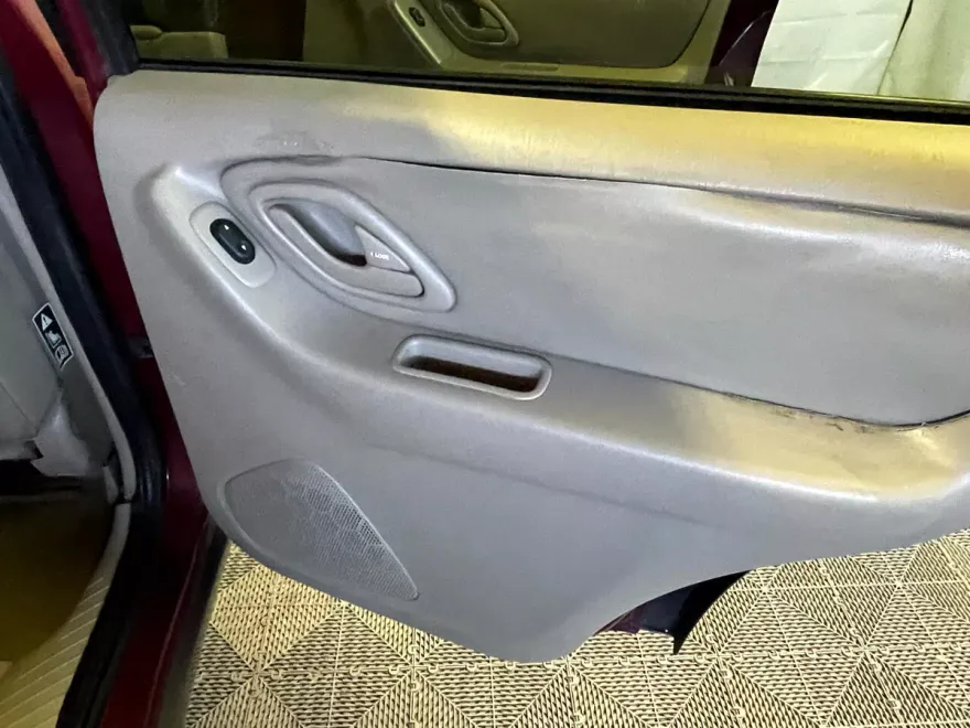 2003 Mazda Tribute ES photo 16