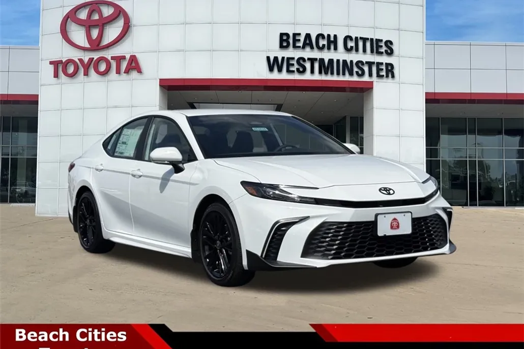 2025 Toyota Camry SE photo 1