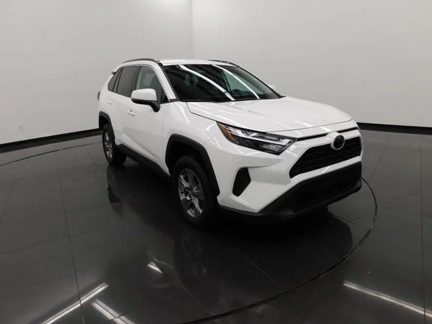 2024 Toyota RAV4 XLE photo 1